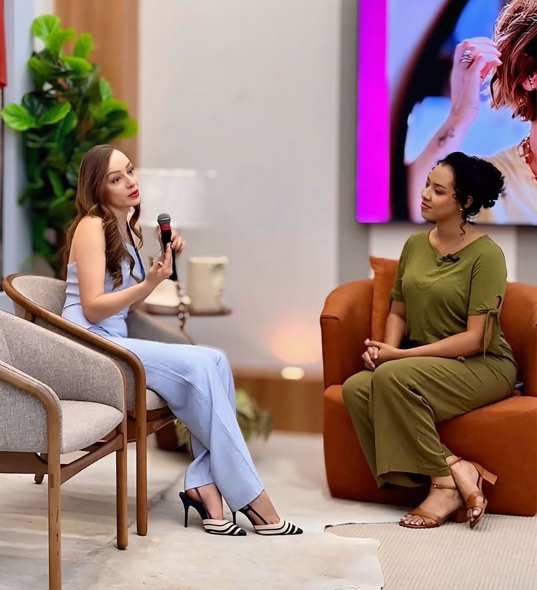 Dra. Daniela Lorenzi em entrevista de TV sobre cirurgia plástica facial