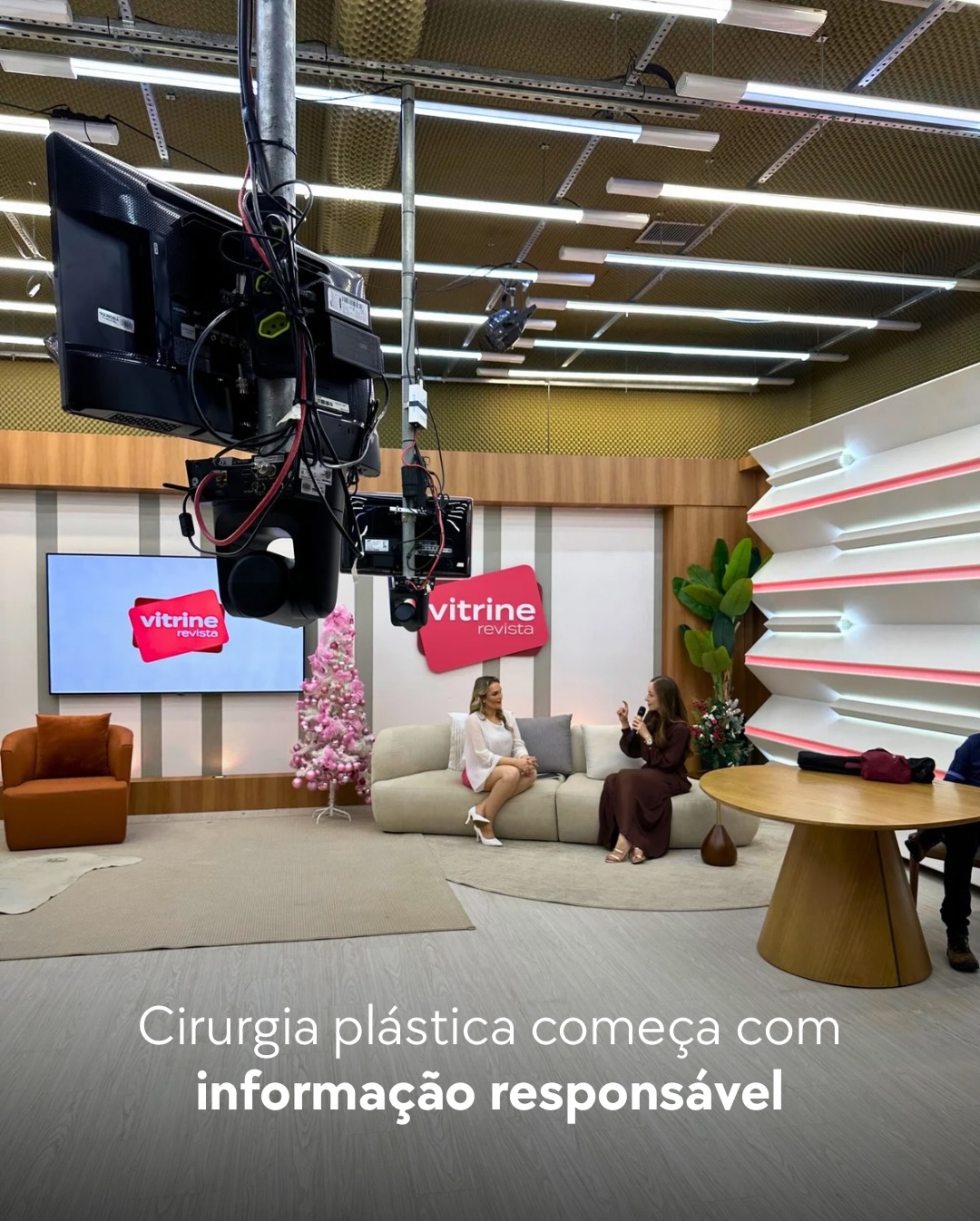 Dra. Daniela Lorenzi em participação no programa Vitrine Revista